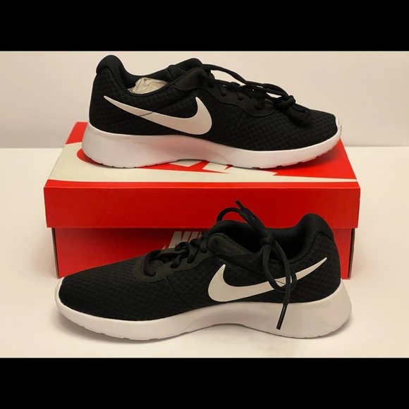 Nike Women’s Plain Gymnastics Shoes Black/Wh 7.5 - Picture 1 of 6